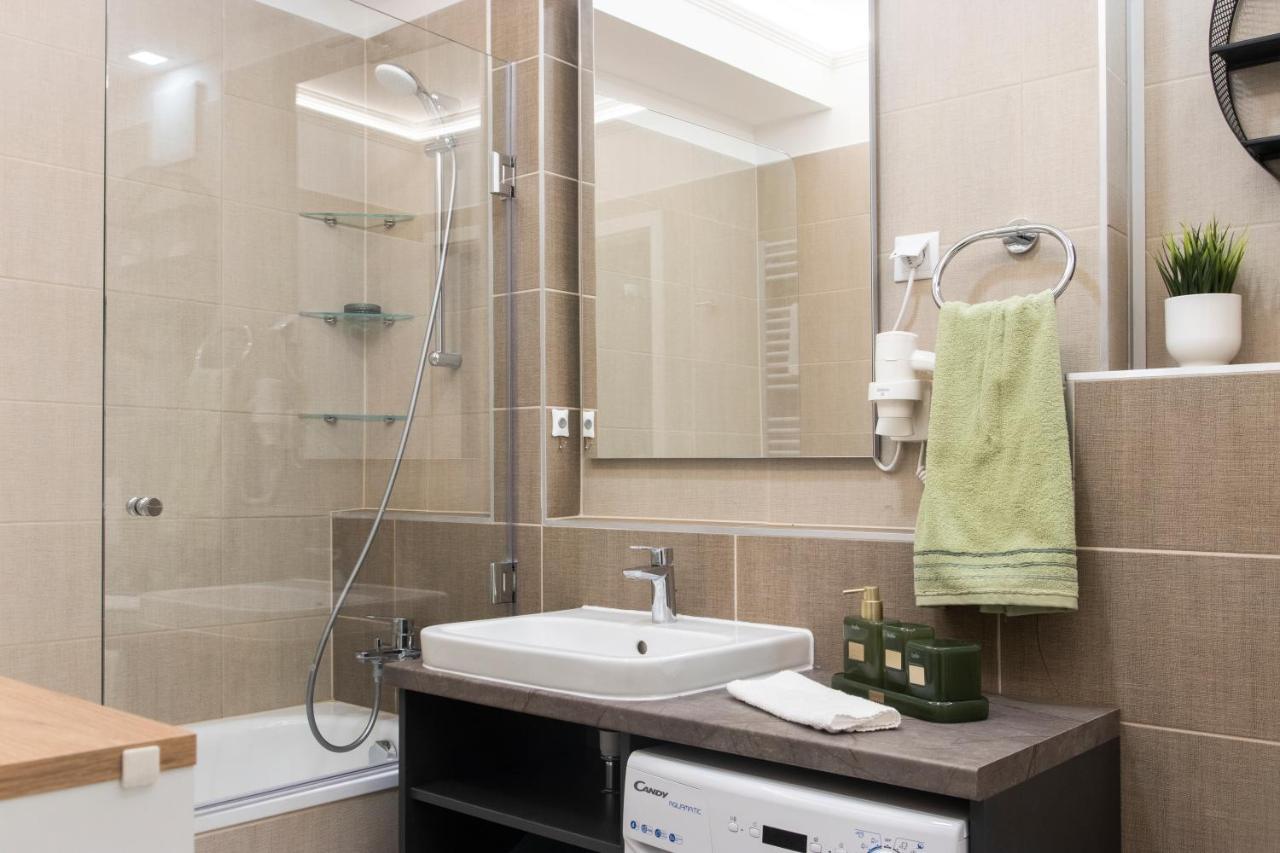 Grand Suites Corvin Budapest Esterno foto