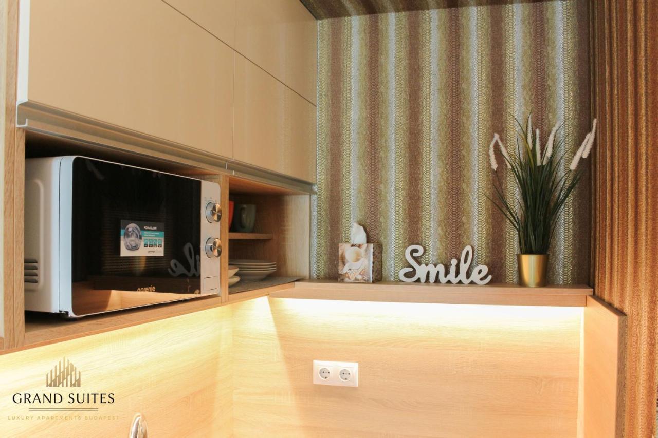 Grand Suites Corvin Budapest Esterno foto