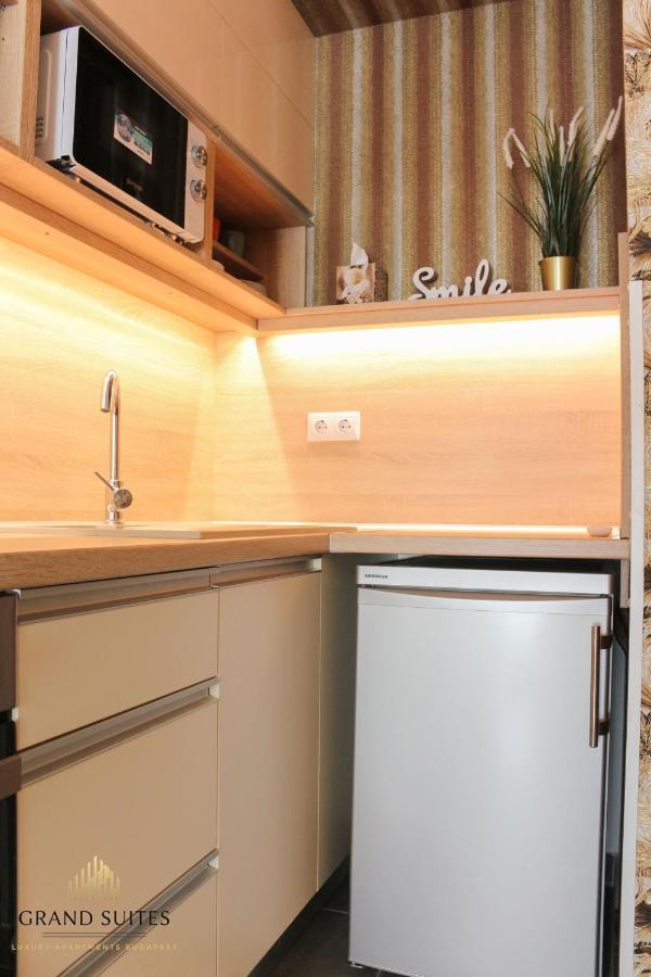 Grand Suites Corvin Budapest Esterno foto