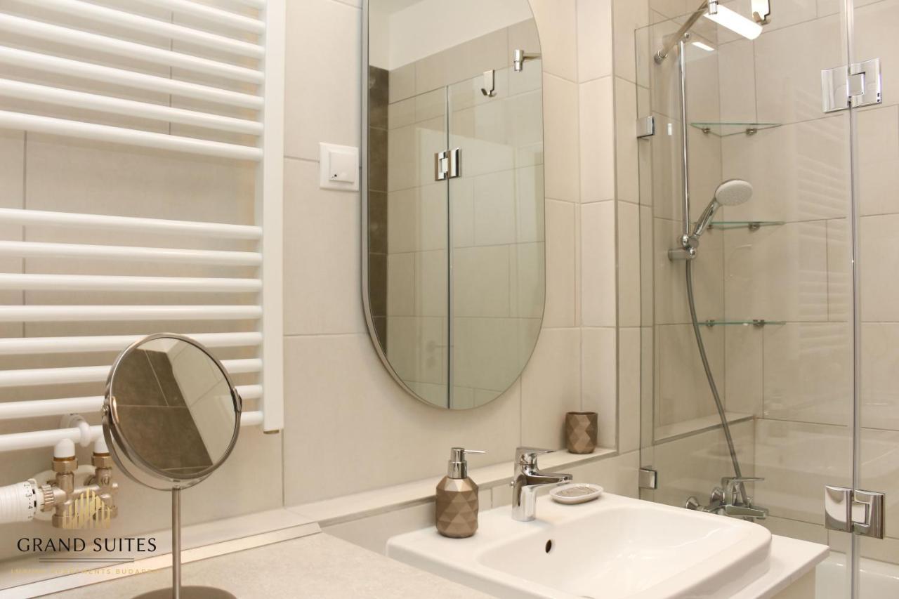 Grand Suites Corvin Budapest Esterno foto