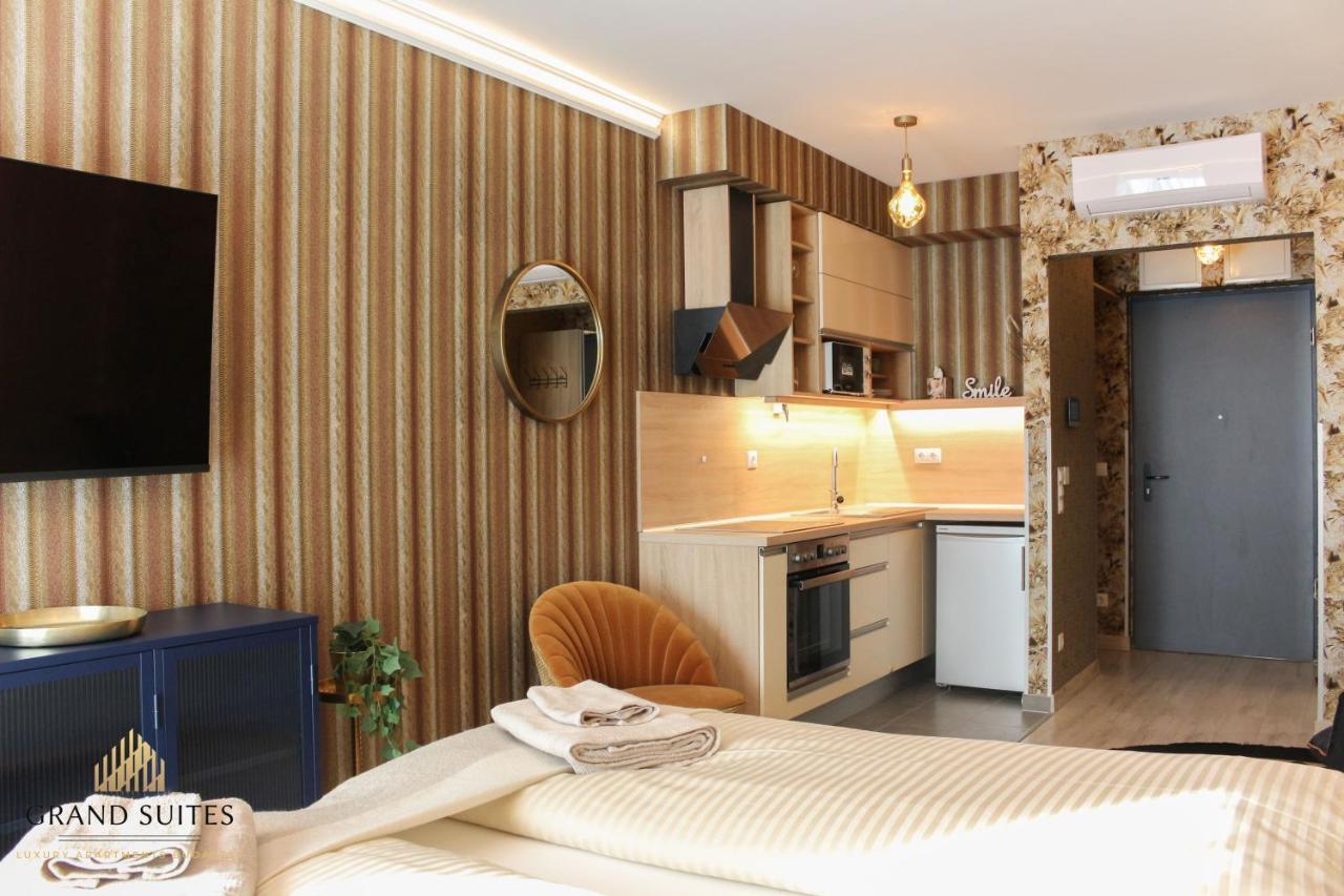 Grand Suites Corvin Budapest Esterno foto